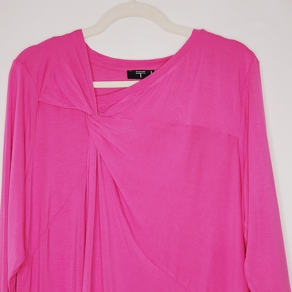 NEW Tahari Woman Viscose Blend Stretch Top Size 1X Fuchsia Asymmetric Neckline - Picture 2 of 10